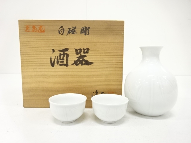 JAPANESE CERAMICS / SAKE SET / WHITE PORCELAIN / ARTISAN WORK